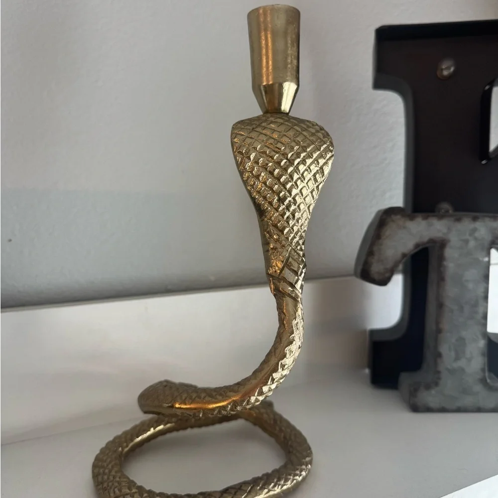 Gold 10’ in Cobra Snake Candle Holder